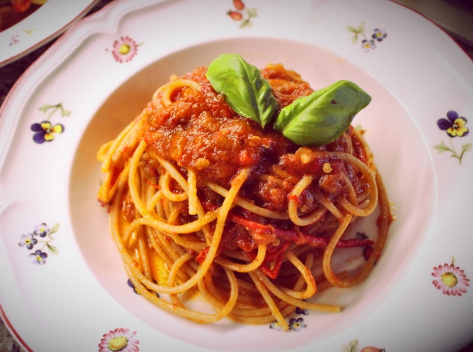 Spaghetti con Salsa di Siccagno e Melenzane